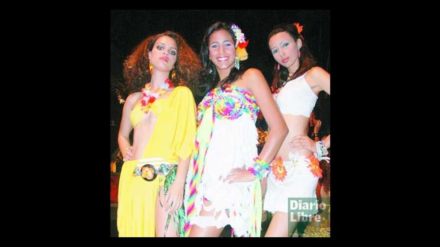 Dieciséis beldades por el Hawaiian Tropic