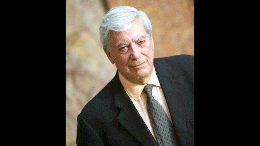 Vargas Llosa critica a Chávez y duda de Morales