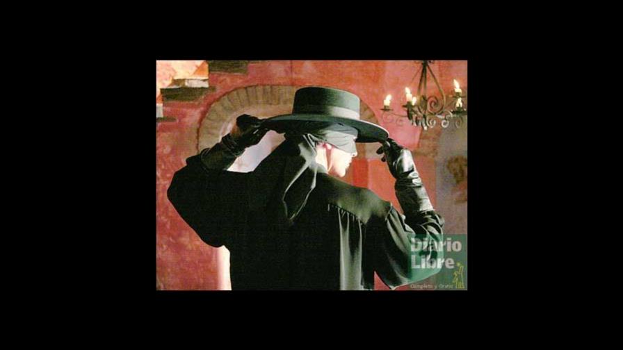 El Zorro vuelve en formato de telenovela por Antena Latina