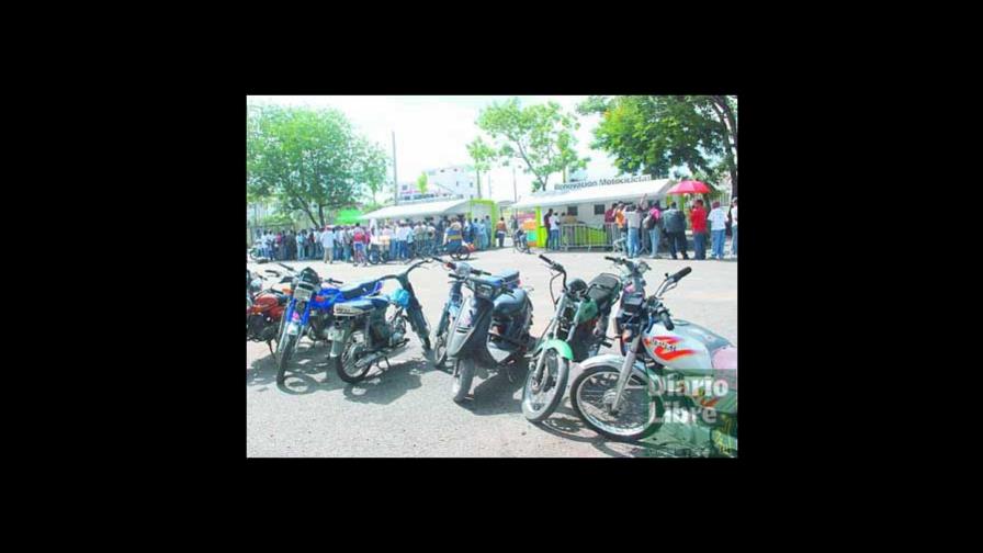 Caos vehicular en calles cercanas a oficinas DGII