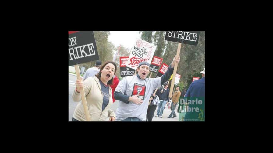 Broadway sigue con telón abajo por paro