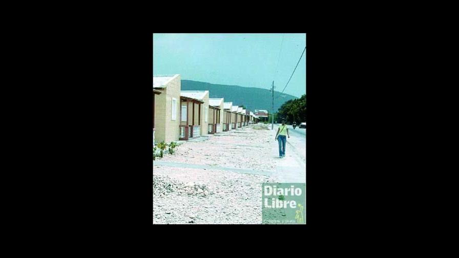 Dan a damnificados 30 casas en Jimaní