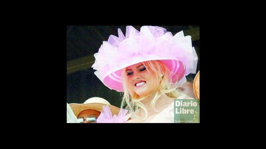 Smith dejó todo a su hijo, ahora muerto