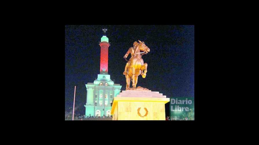 Leonel inaugura restauración del Monumento de Santiago