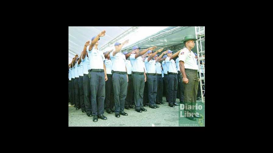 Policía Auxiliar gradúa a primera promoción