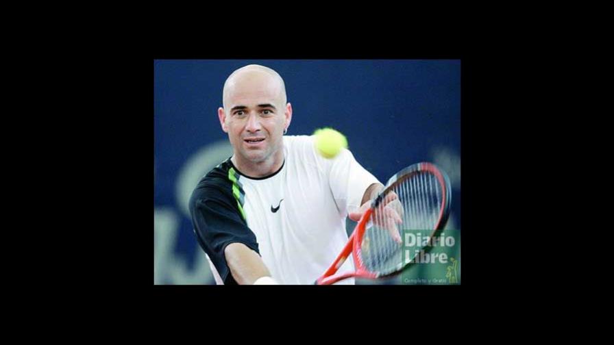 Agassi disfruta la vida sin tenis ni raquetas