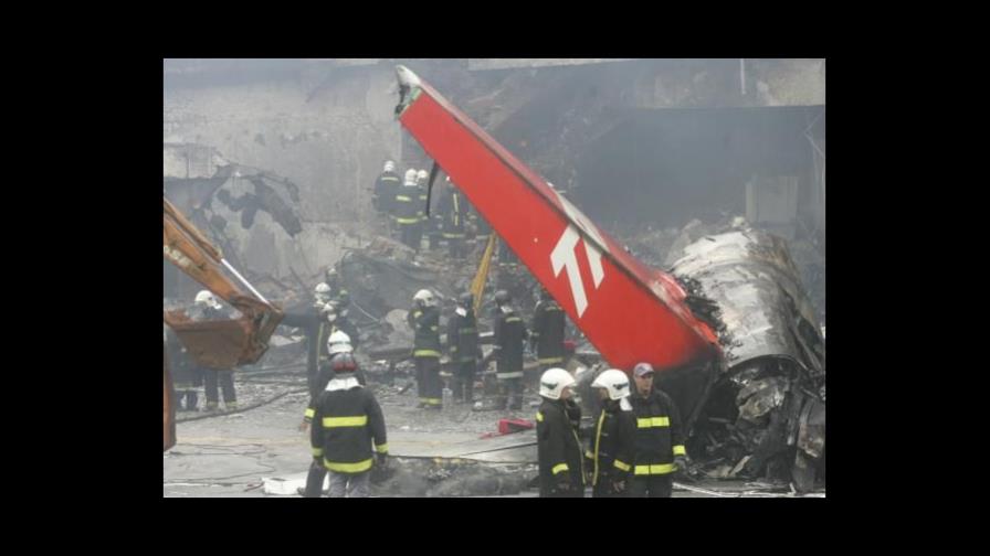 Aumenta a 90 el número de cadáveres rescatados tras accidente avión Sao Paulo