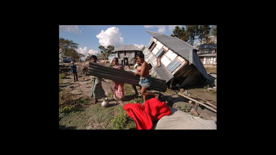 Ascienden a 2,206 los muertos por ciclón en Bangladesh