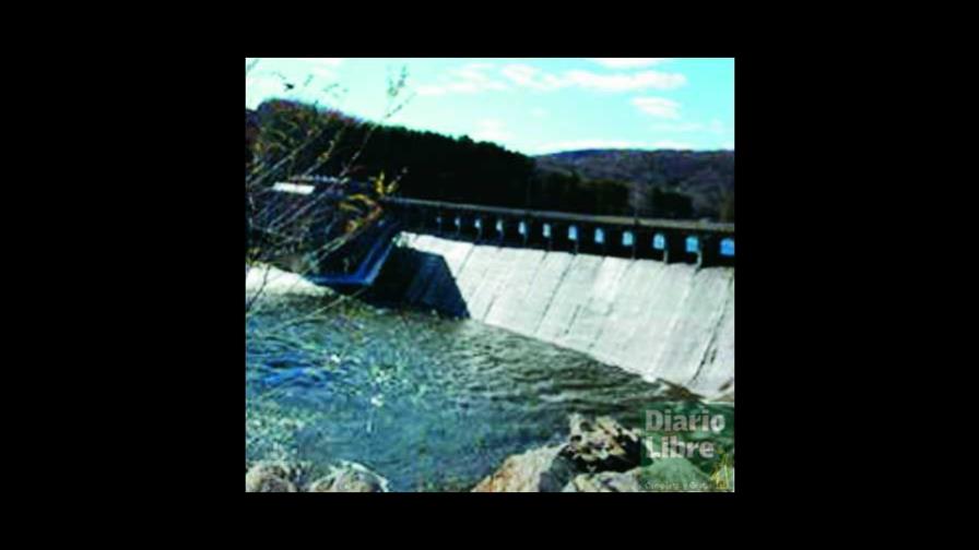 Urgen crear un muro en la presa de Hatillo Urgen crear un muro en la presa de Hatillo