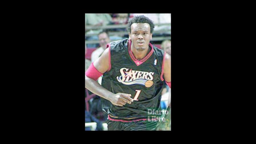 Samuel Dalembert, estrella de la NBA, realiza visita a Haití