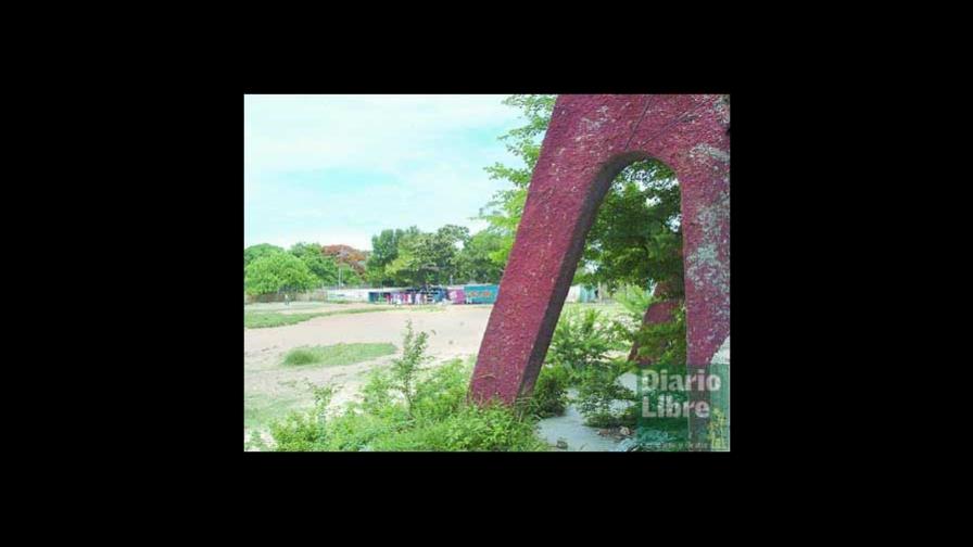 El Centro Comunal de Los Mina es hoy un refugio de bandoleros