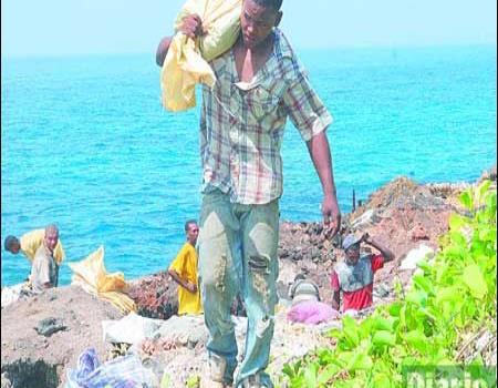 Una mina de hierro a orillas del mar Caribe