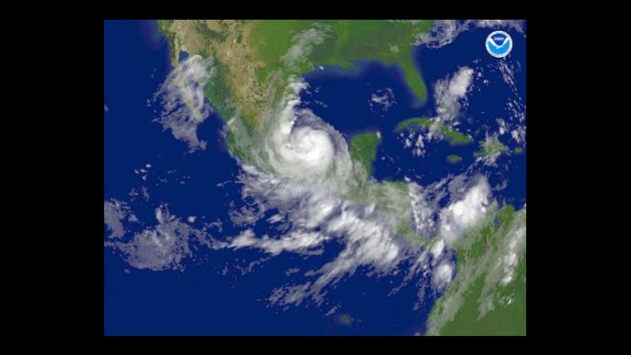 Dean golpea con fuerza las costas de Veracruz