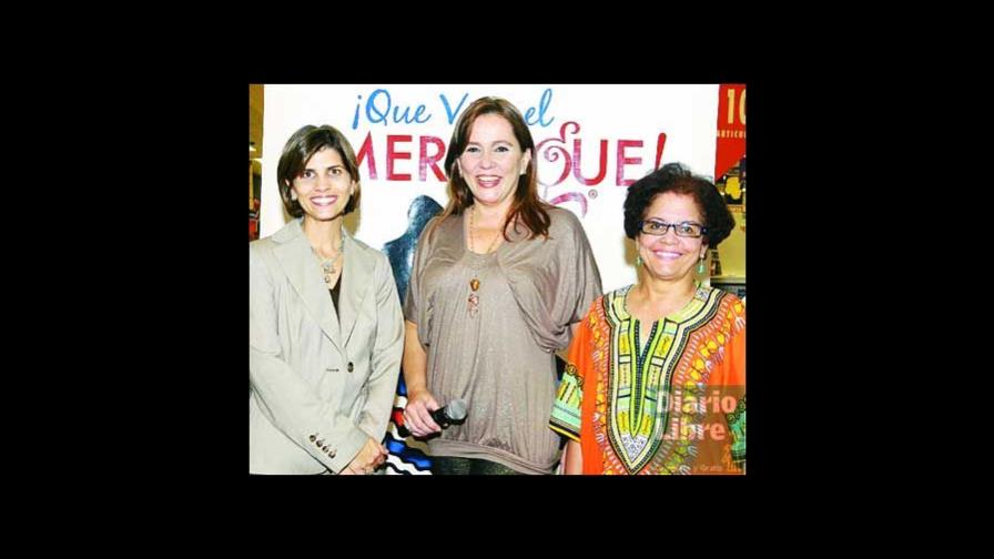 Presentan 5 trajes típicos en La Sirena