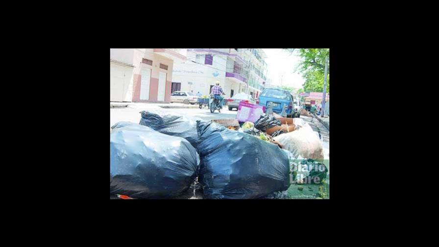 Vías de Santiago se vuelven basurales Vías de Santiago se vuelven basurales