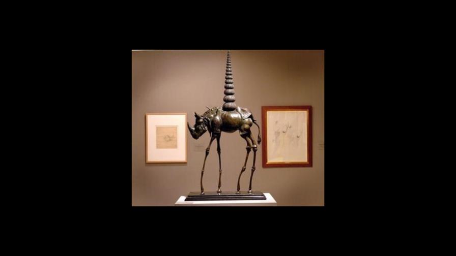 Enorme escultura de Dalí en China Enorme escultura de Dalí en China