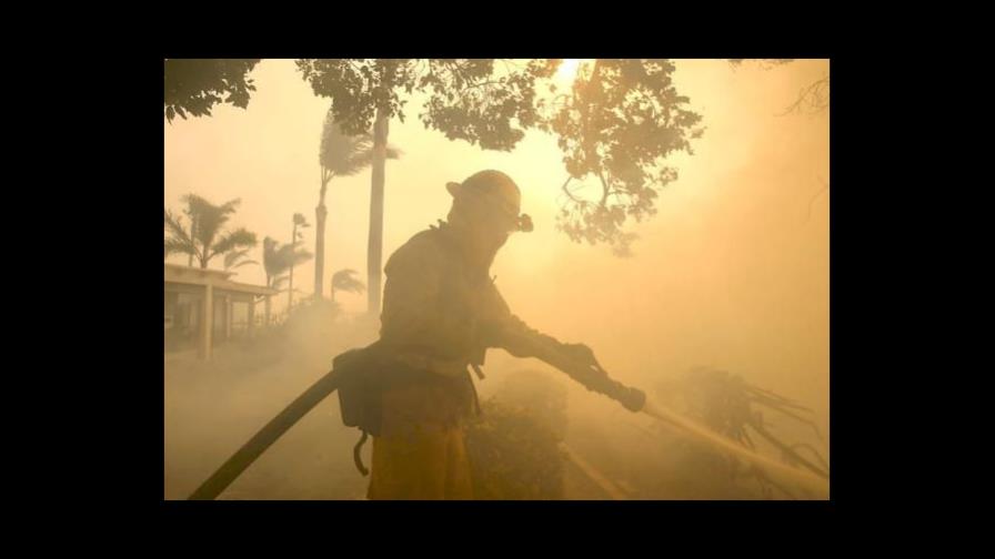 Hallan dos cuerpos calcinados en una casa arrasada por el fuego en San Diego