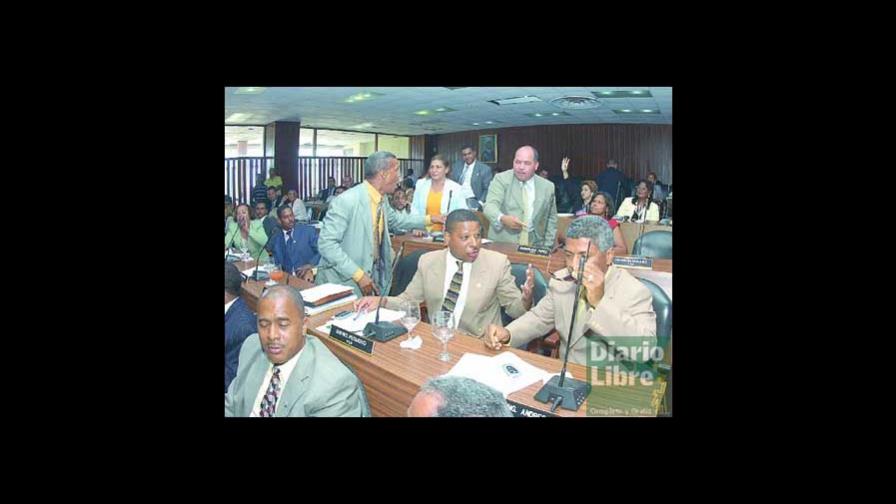 Cabildo del Distrito aprueba cierre Bakkus y discoteca Loft