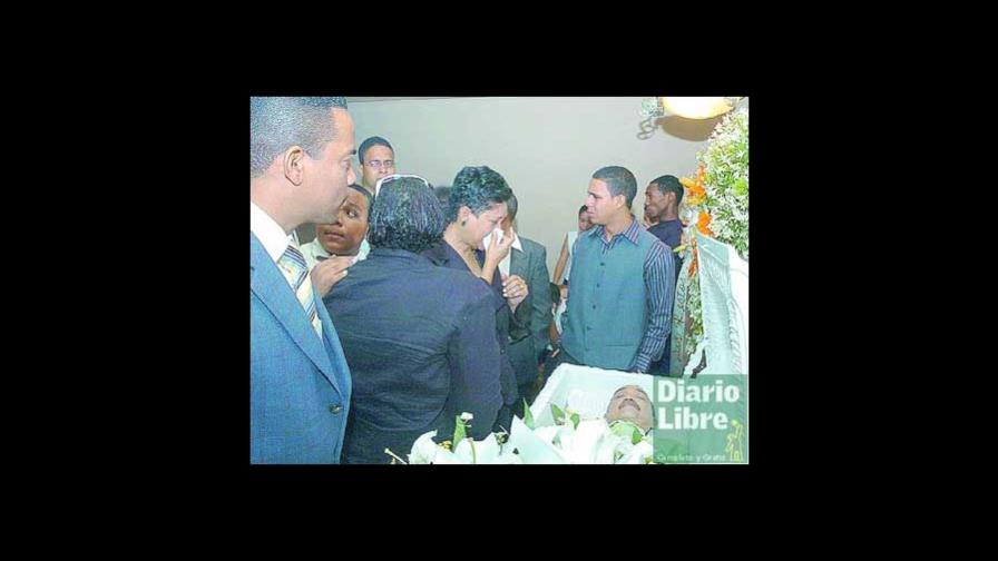 Entierran restos del periodista Leo Reyes Entierran restos del periodista Leo Reyes