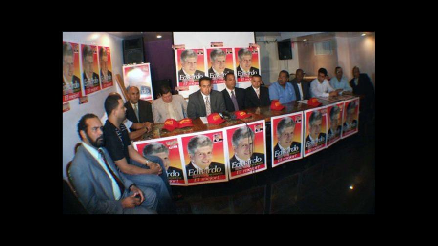 Militantes del PRSC en NY renuncian y se van con Eduardo Estrella Militantes del PRSC en NY renuncian y se van con Eduardo Estrella