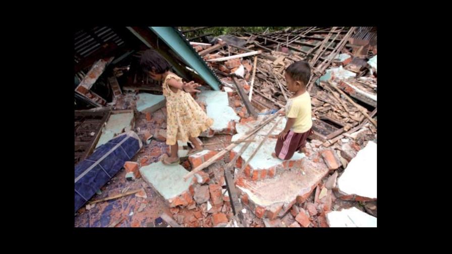 Seis muertos y 45 heridos por terremoto en este de Indonesia
