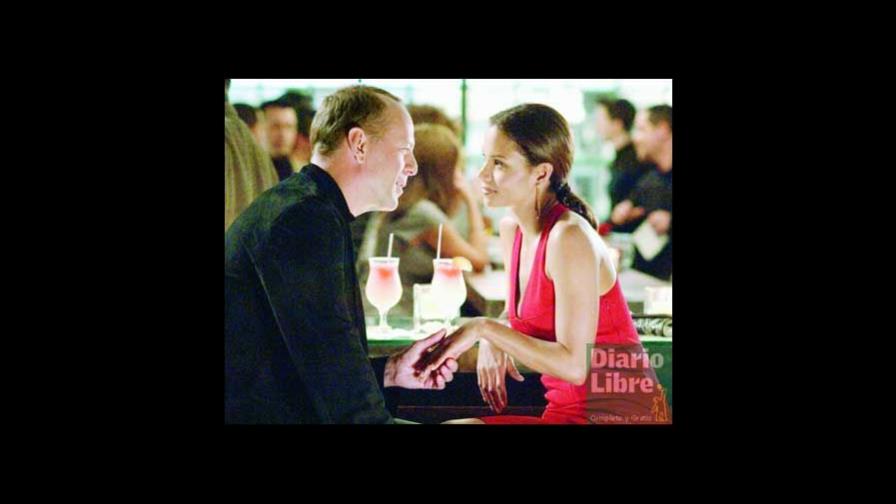 Seduciendo a un extraño seduce y no convence