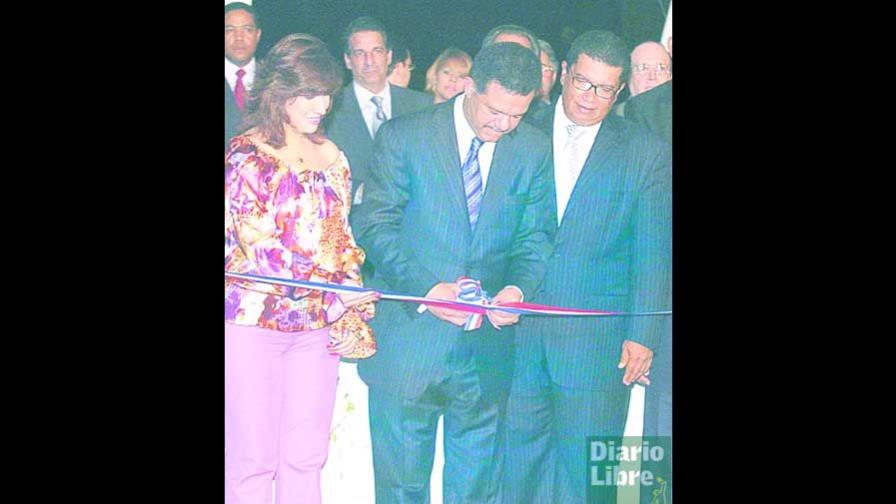 Fernández inaugura el parque ambiental Fernández inaugura el parque ambiental