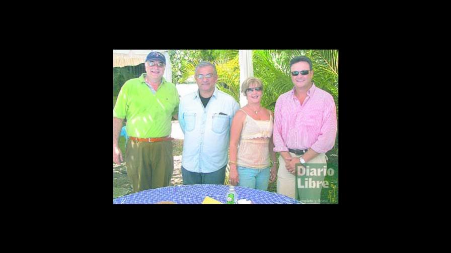 Damas organizan un bazar