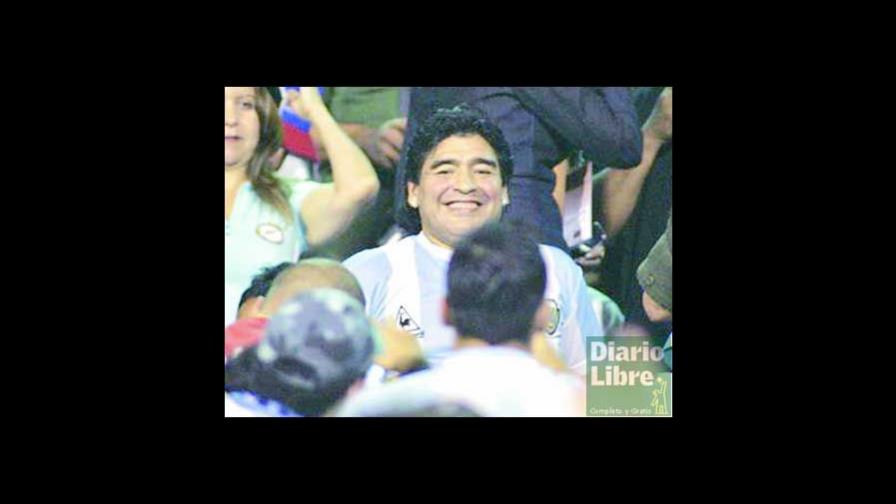 Maradona no visita a selección de su país