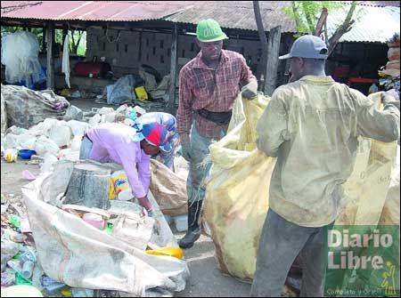 Plantas de reciclaje explotan vertedero