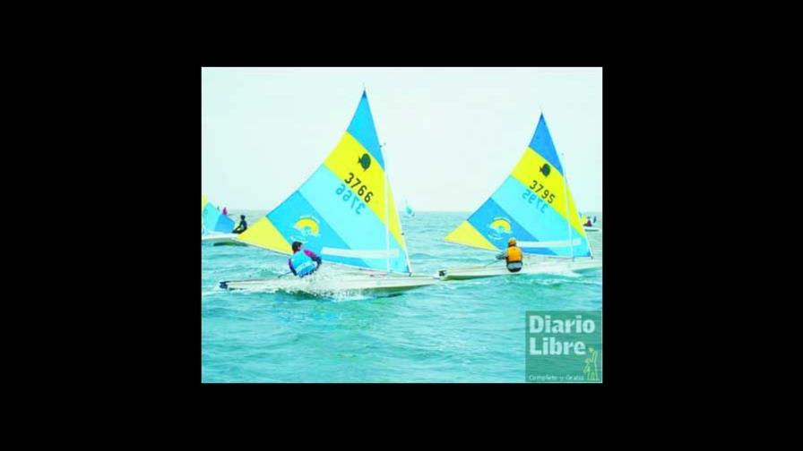 Sebastián Mera domina Mundial de Vela Sunfish