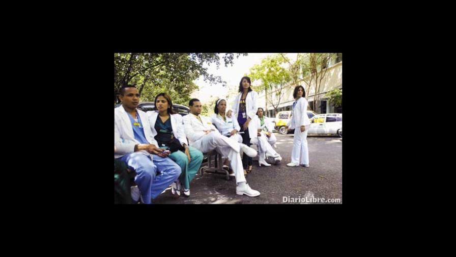 Salud Pública anuncia revisión de ley de pasantía médica