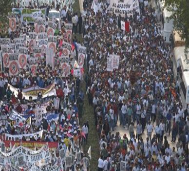Miles de campesinos marchan en México contra TLCAN