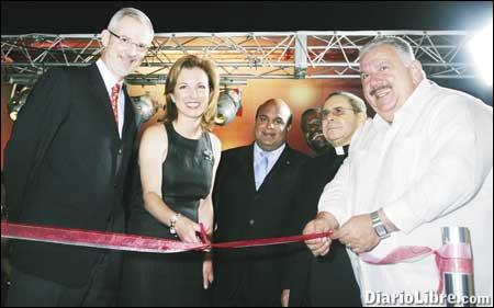 Fridays abrió sus puertas en Santiago