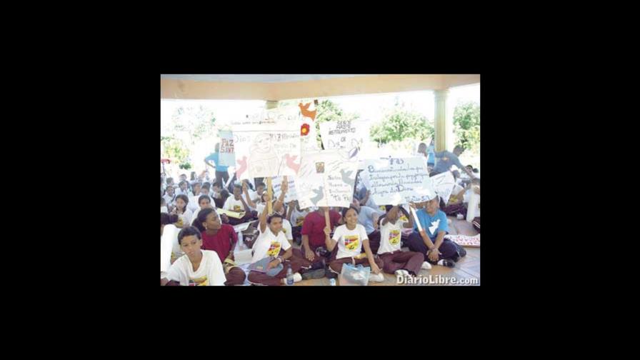 Estudiantes y profesores marchan por la paz
