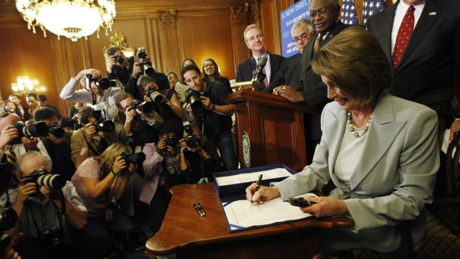 Congreso aprueba histórico paquete de rescate financiero