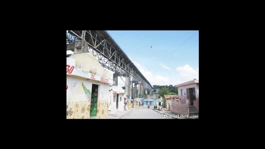 El puente de La 17, una amenaza para seguridad miles personas