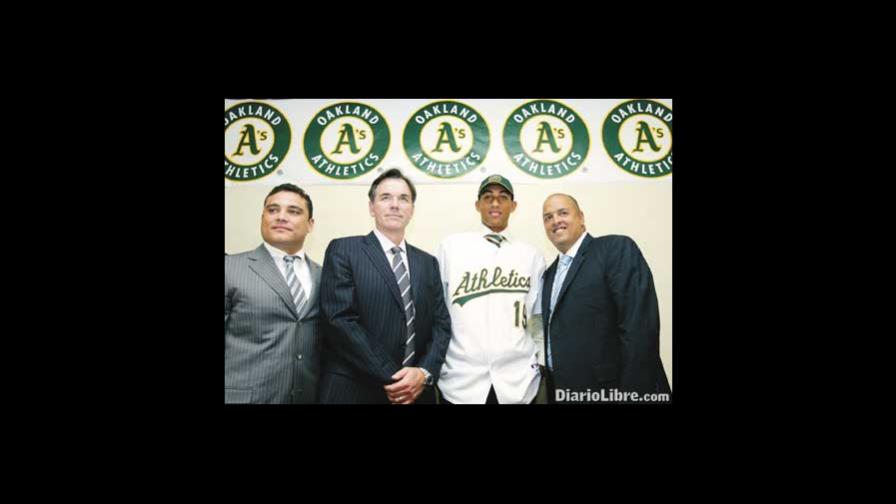 Oakland se quedó con Michael Inoa