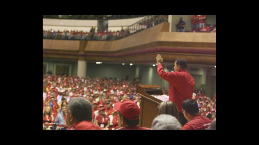 Chávez oficializa creación del Partido Socialista Unido y pide cohesión