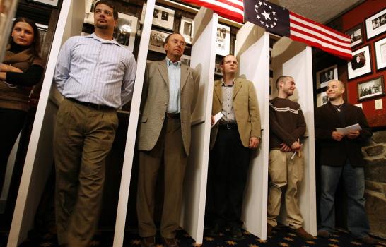 Obama gana en las dos primeras localidades que votan