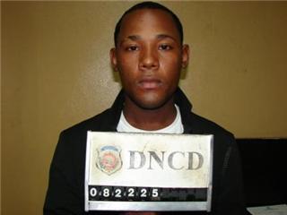 Apresan dos nigerianos con sus estómagos llenos de drogas