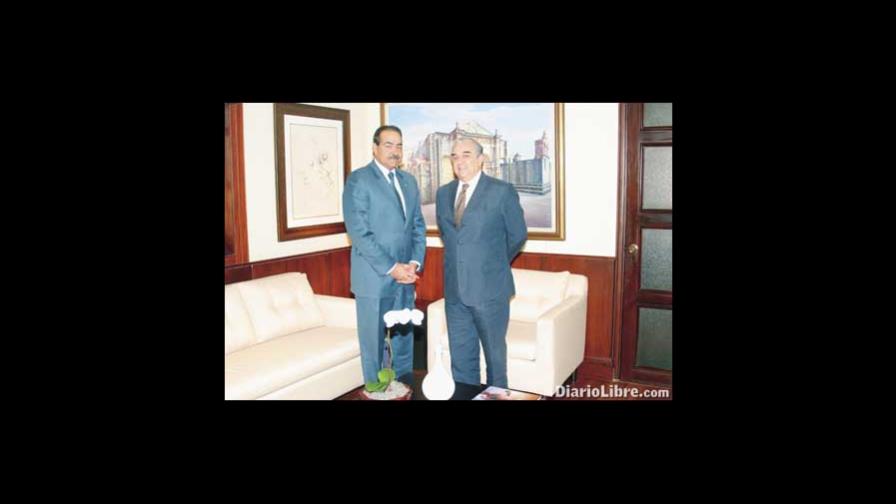 Embajador de México visita a rector de Unibe