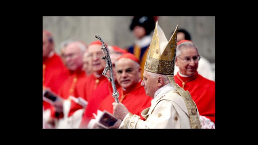 Papa insta a los católicos a no idolatrarlos bienes terrenos