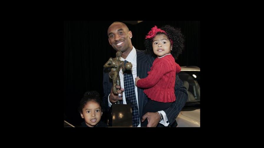 Kobe Bryant gana su primer premio MVP