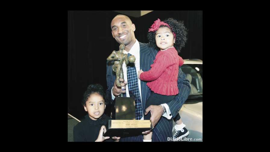 Kobe Bryant gana el premio al Jugador Más Valioso de la NBA