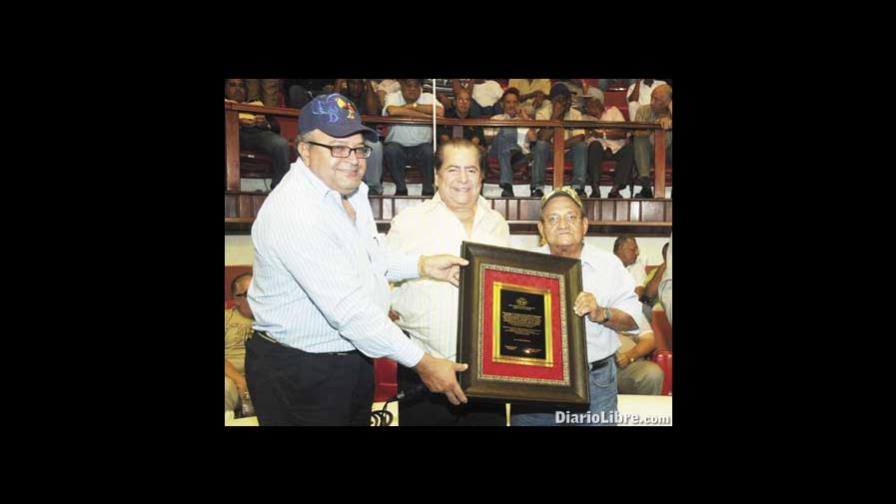 Iván, Lalo y Niñito, firmes en primero