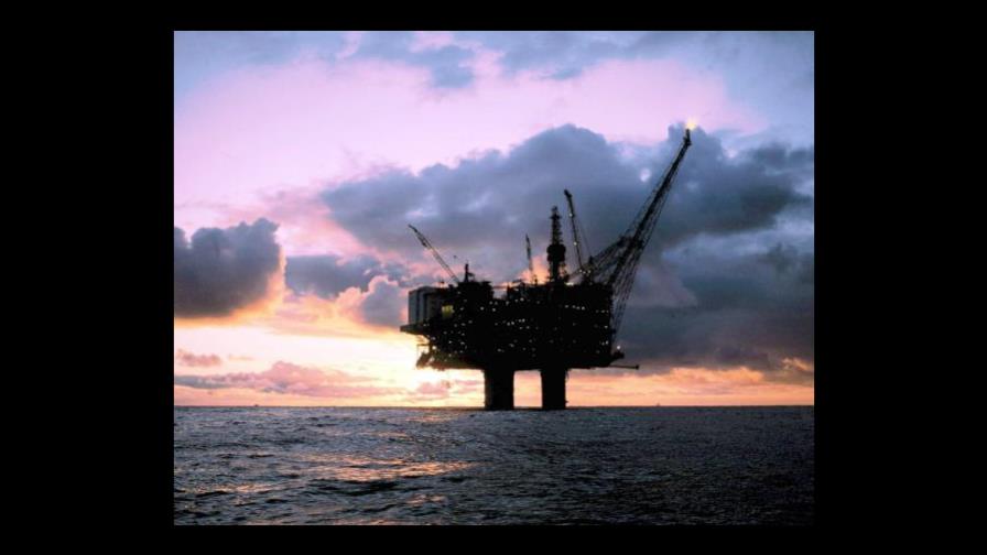 La cotización del petróleo en Europa bajó 2.50 dólares