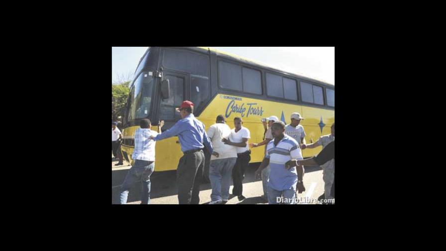 Cuatro heridos en Santiago por servicios Caribe Tours