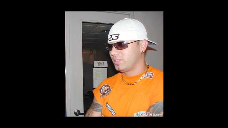 Wisin fue detenido por agredir a su padre por un lío de gallos