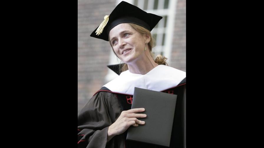 Dimite asesora política de Obama tras insultos a Clinton Dimite asesora política de Obama tras insultos a Clinton